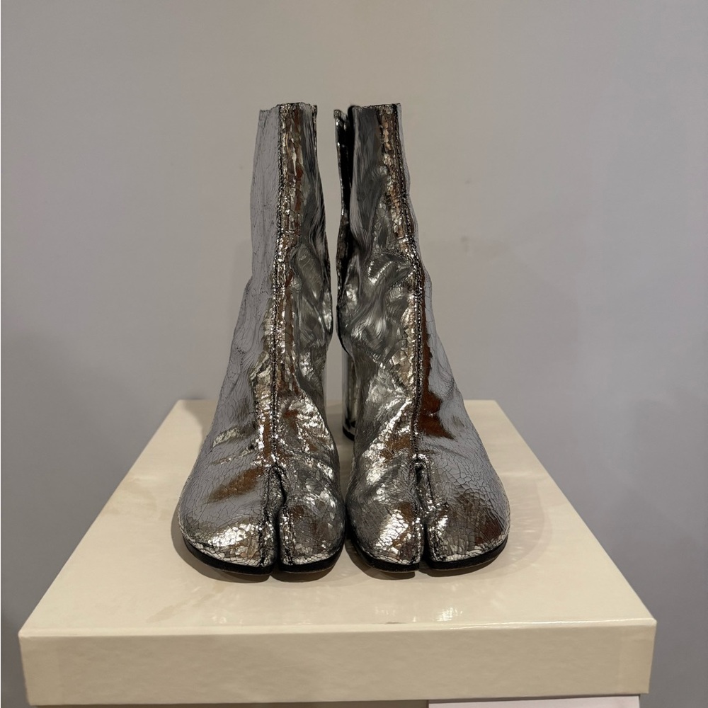Maison Margiela Silver Tabi Boots with Chunky Block Heel - Picture 2 of 8